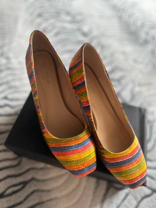 Продам женские туфли