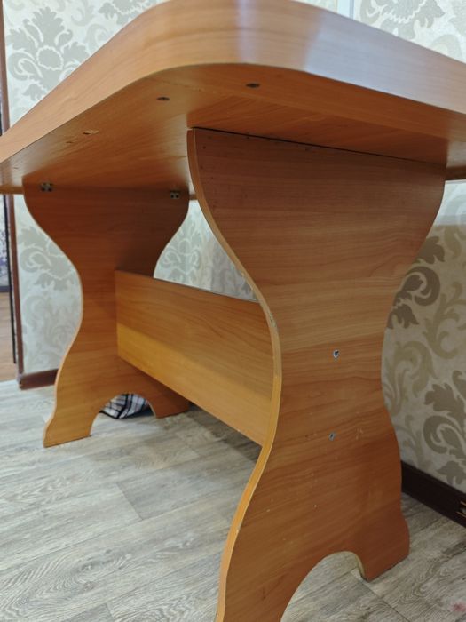 Кухонный стол     .