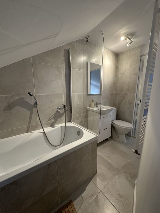 Inchiriez casa apartament cu 3 camere, garaj si curte Cernavoda