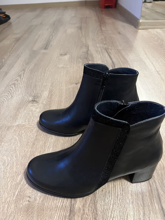 Ghete de piele (interior-exterior), mărimea 38