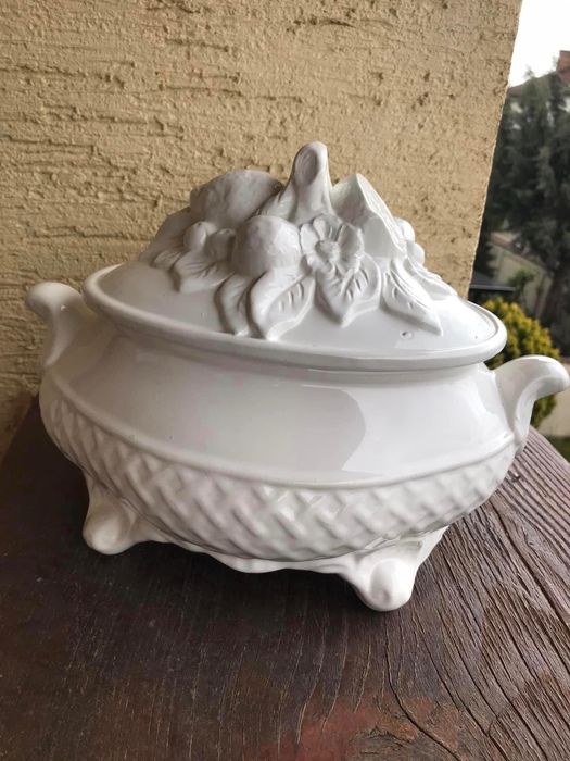 Красив терин в бяло