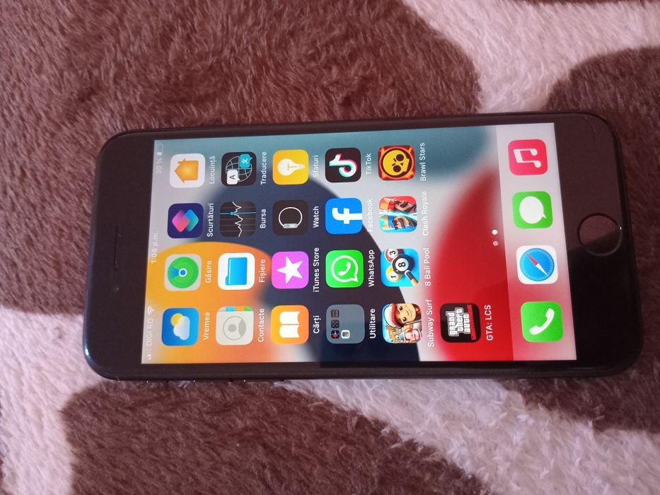 Vand ipone 8 nou si casti blutut noi