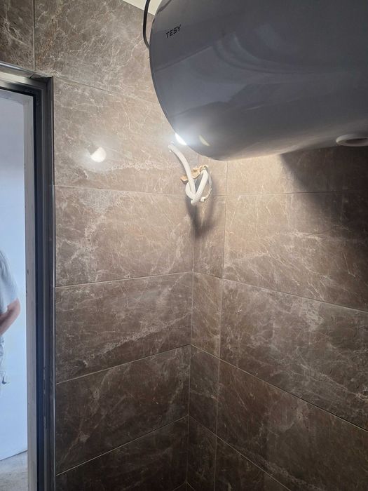 Вътрешни ремонти-Бояджийски услуги ,шпакловка, лепене на плочки и др.