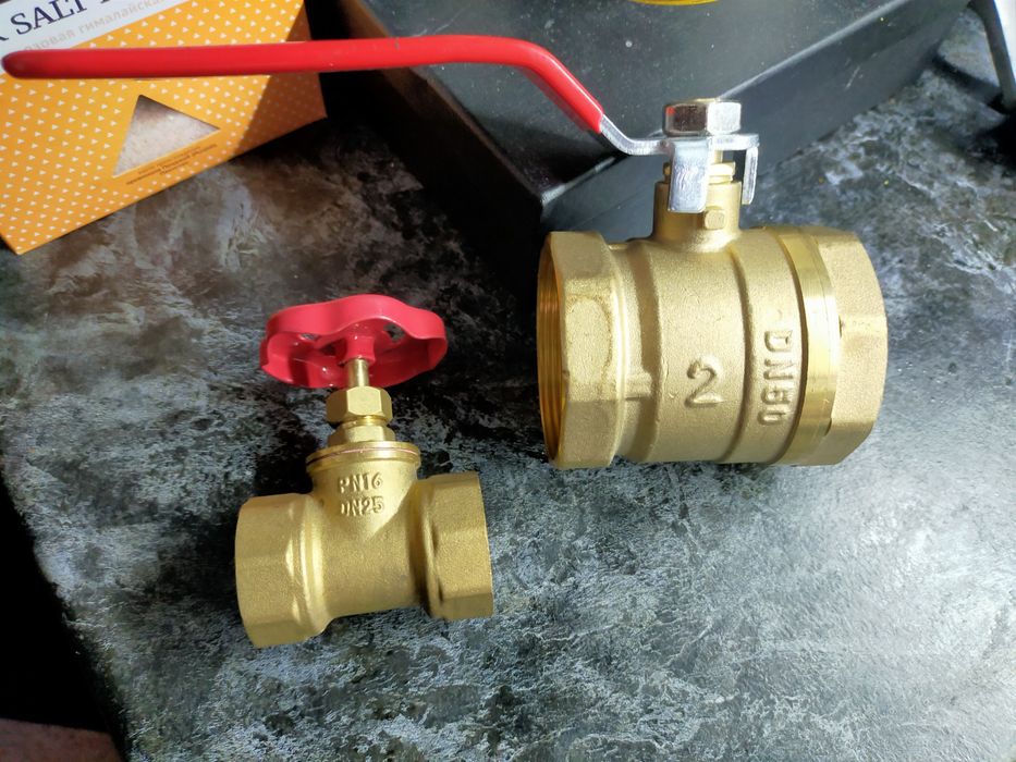 Продам краны на 50 и 25