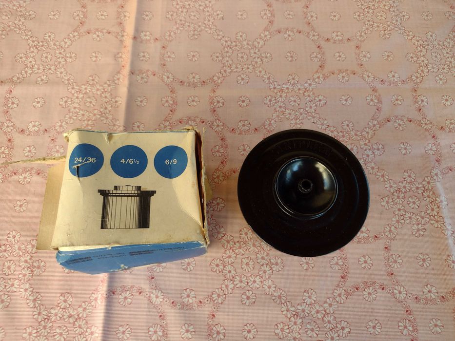 Фотоувеличител с аксесоари към него