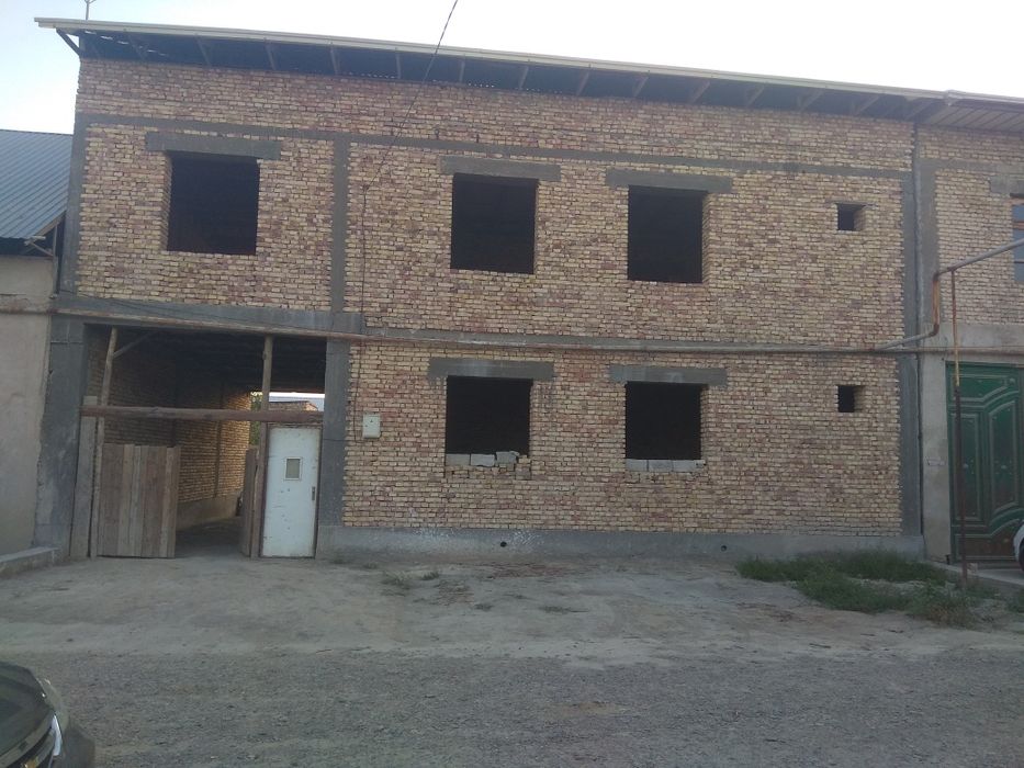 Галаосиё шаҳрида қурилиши тугалланмаган 2 этажли ҳовли тез ва арзон