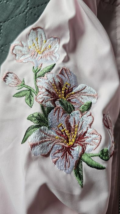 Детско есенно-пролетно яке с флорарна апликация