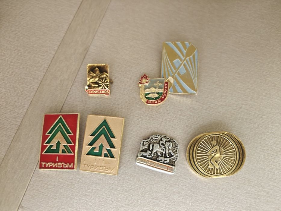 Продавам значки-7 бр.за 10 евро