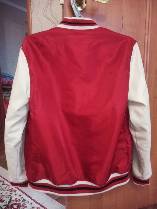 Куртка бомбер в подарок джинсы