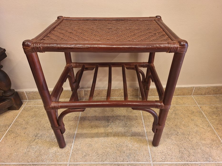 Етажерки и масичка от ратан