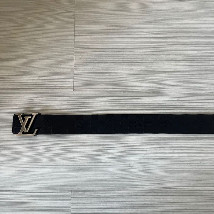 Curea LV Neagră 105cm