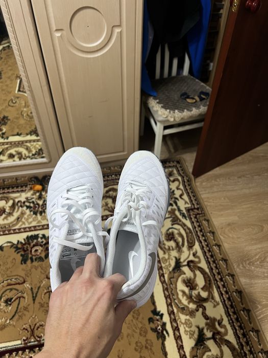 Продам кроссовки