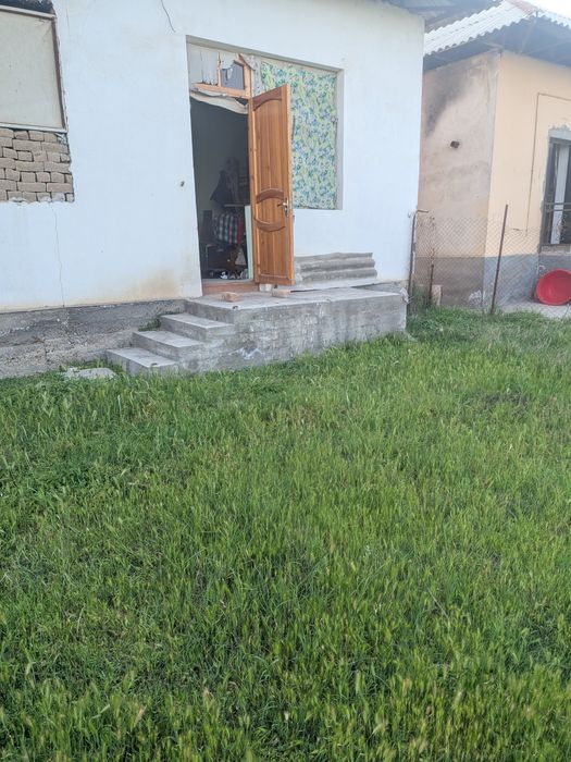 Gulistonda 9 sotixli 6 xonali hovli sotiladi