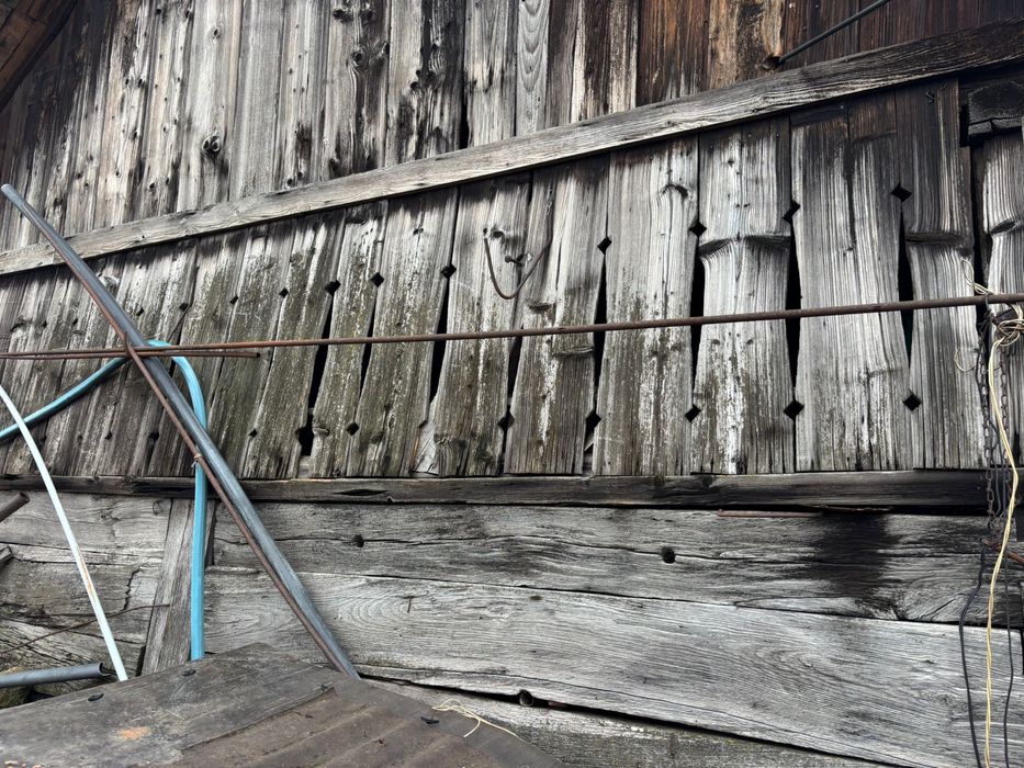 Sura veche+grajd vechi ~ 200 de ani