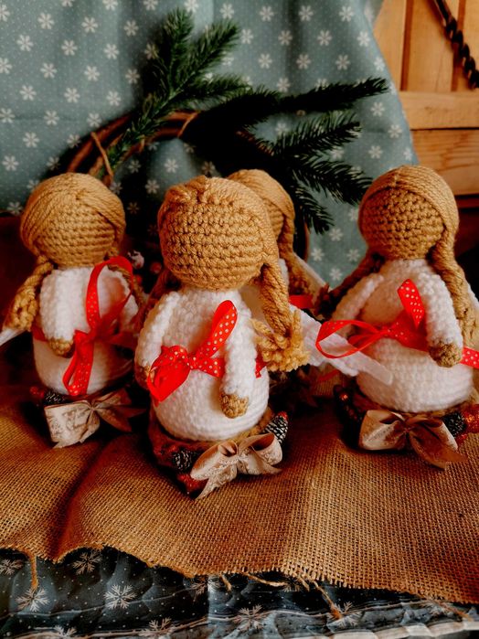 Decoratiuni handmade din ceramică – reni, oameni de zăpadă, sosete