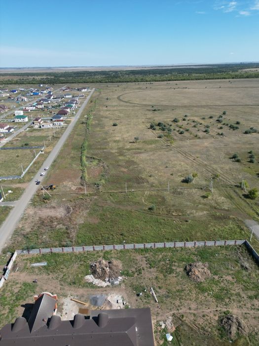 Вдоль асфальта с газом участки