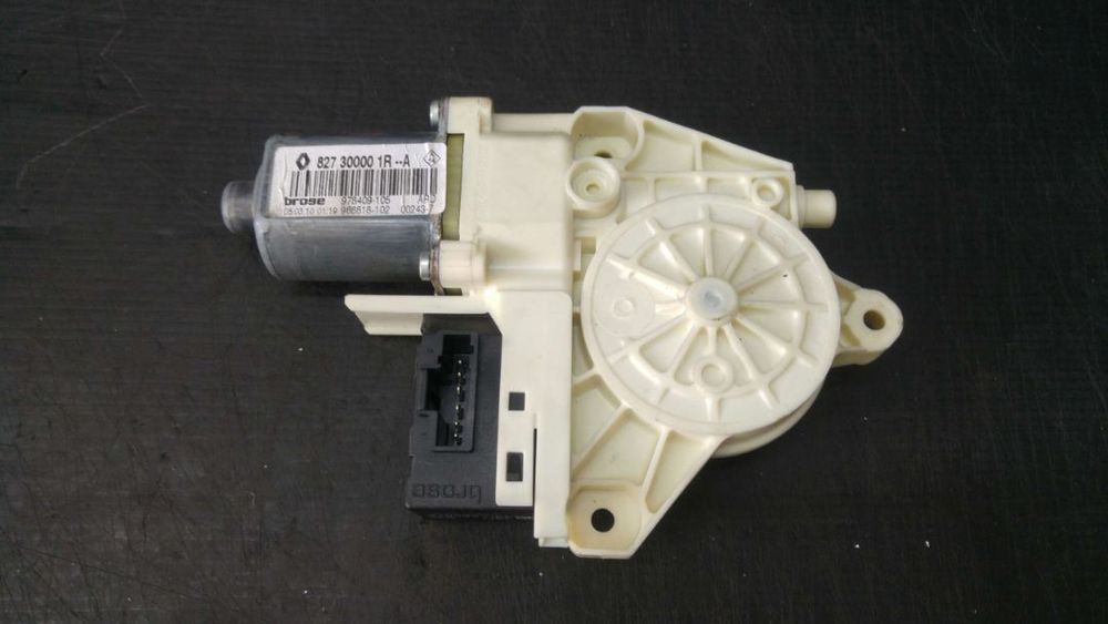Motoras macara dreapta spate renault laguna 3 bt0 1 827300001ra 978409105 970092106 0130822331