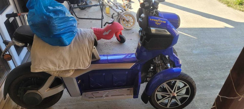 Vand scuter electric