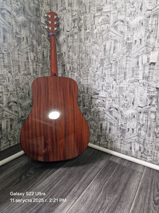 Продам гитару  Fender