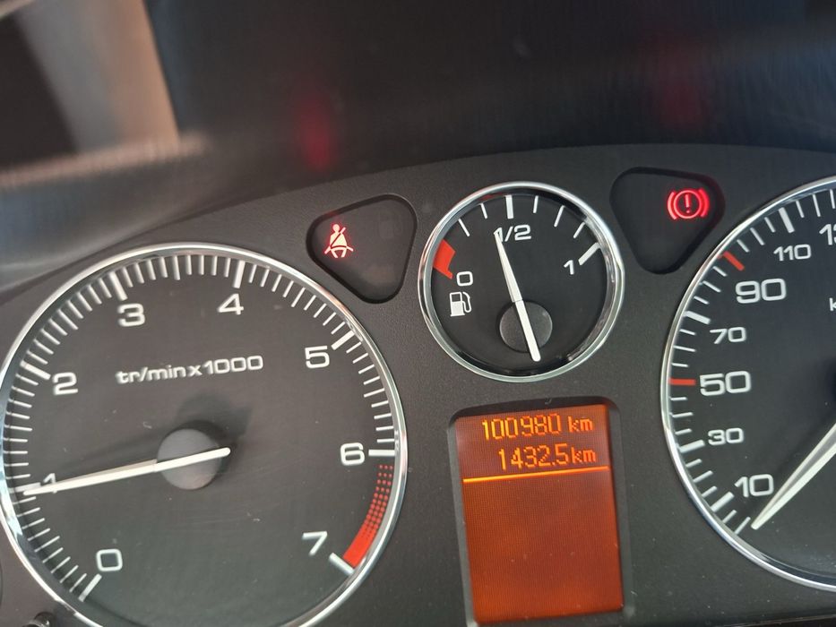 Продавам peugeot 407 реални километри
