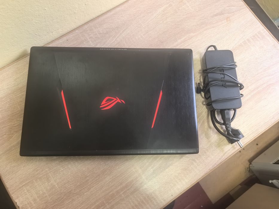 Leptop Asus model:GL 753V i7 7700HQ 17,3 ing 16gr