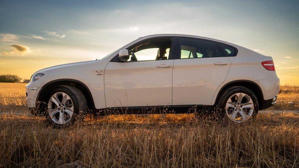 BMW X6 xDrive50i 4.4 V8 408 CP Istoric BMW documentat