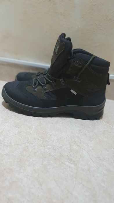 Bocanci de munte-DECATHLON