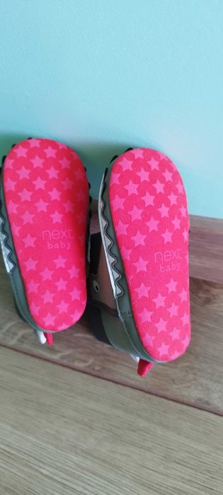 Меки ботушки Next кроко