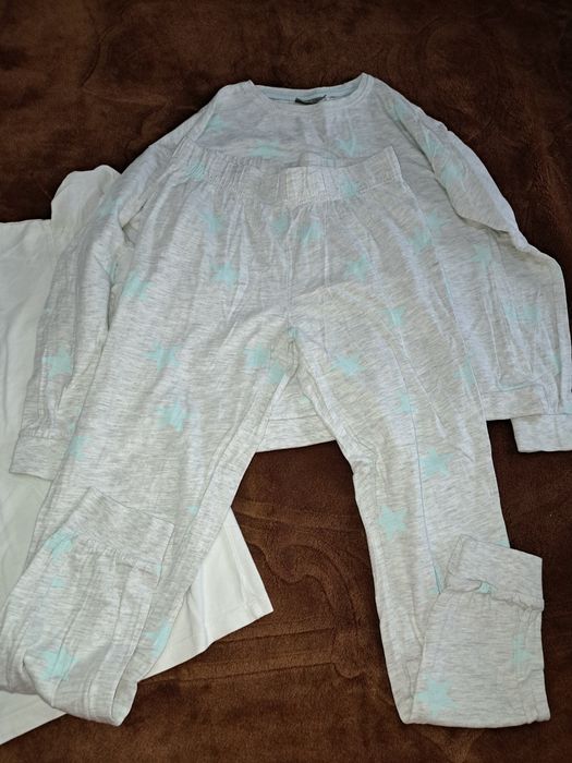 Дрехи за момиче...