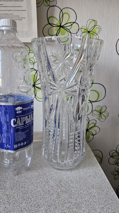 Продам хрустальную вазу