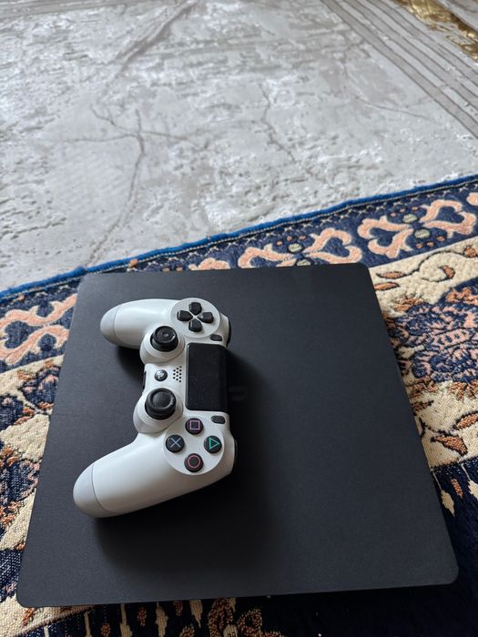 Продам ps4 с играми