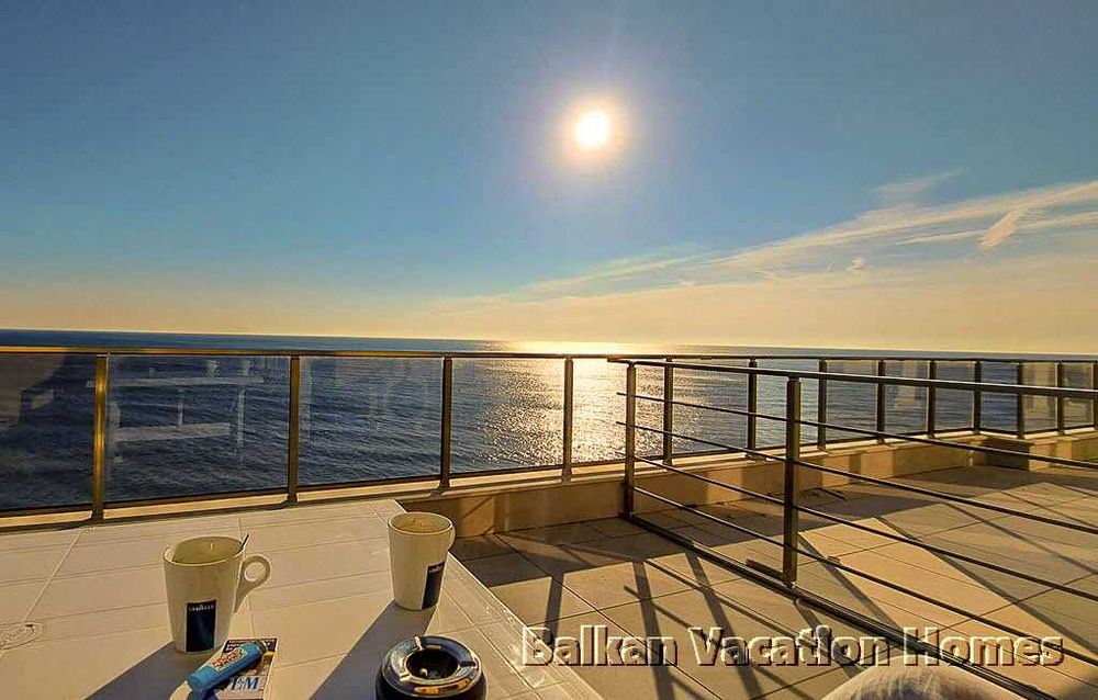 Луксозен апартамент на брега на морето в Обзор