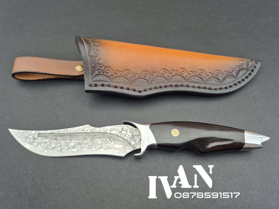 Японски ловен нож от дамаска стомана и сърцевина VG10 с кожена кания