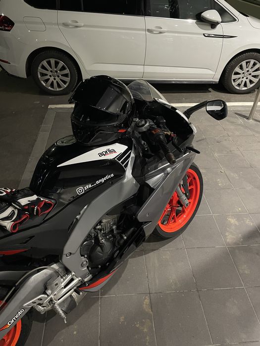 Aprilia rs4 125.