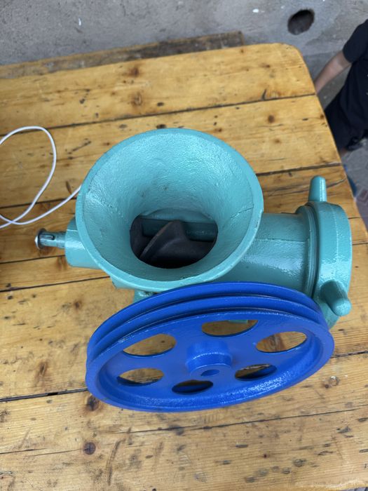 Продаю мясорубку