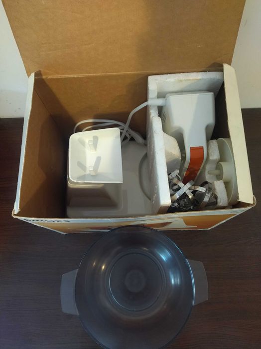 Продавам миксер Philips HR1171 с касова бележка от КОРЕКОМ