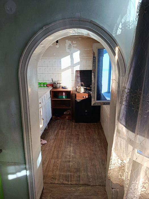 Denovda 1 xonali uy sotiladi