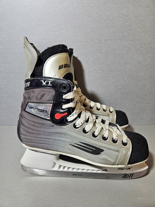 Patine hochei 3011 Bauer Vapor, marime 44, lungime interioara 28cm.