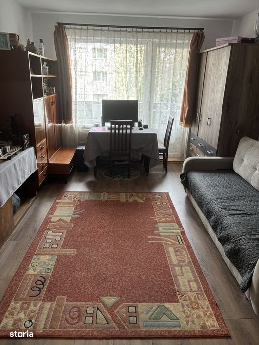 Apartament cu 3 camere, centrala pe gaz, etaj 1