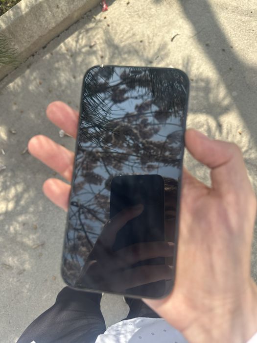 Iphone 12 pro max srochni sotiladi