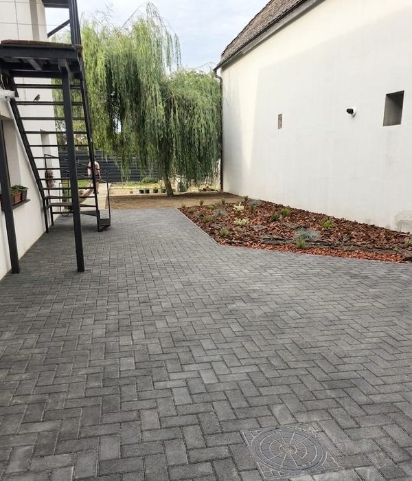 Apartament 75 m2 la curte comuna de inchiriat