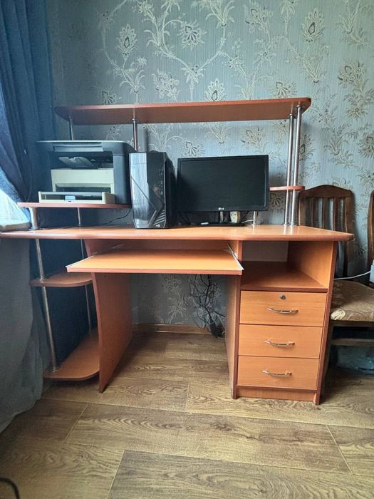 Компьютерный стол