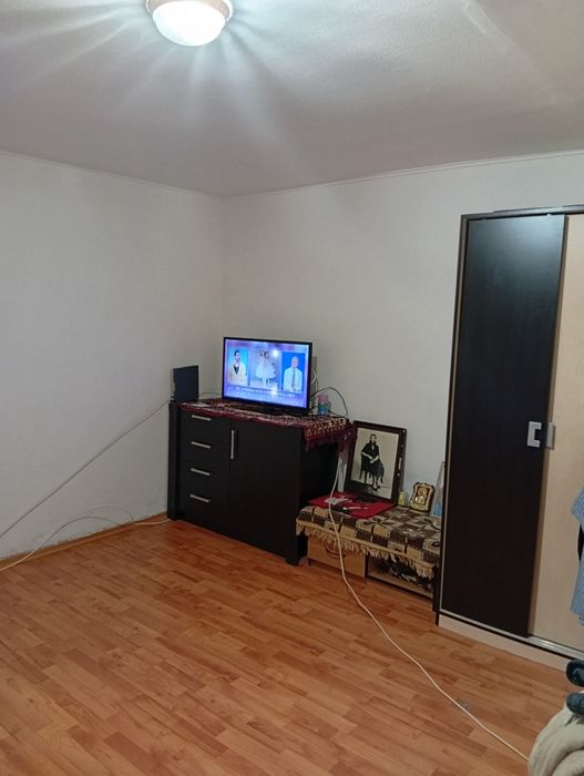 Închiriez casa particular