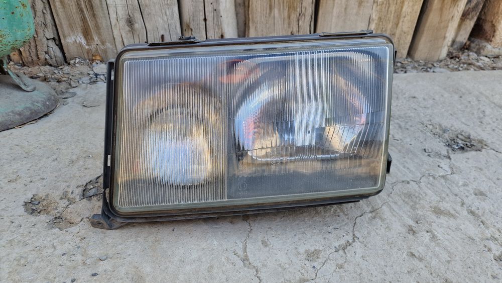 Фара Мерседес W124