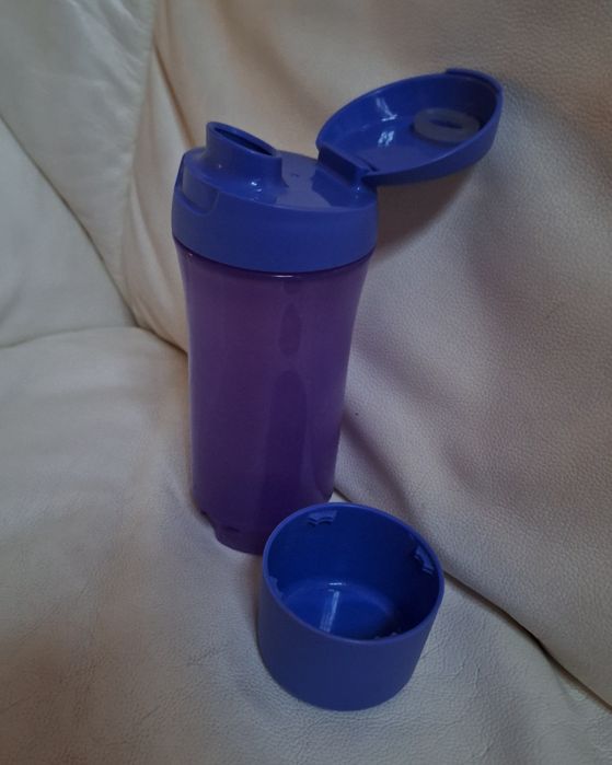 Бутылка со стаканом Tupperware 1л