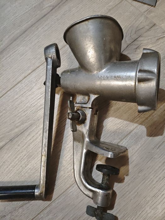 Продам мясорубку ручную советскую