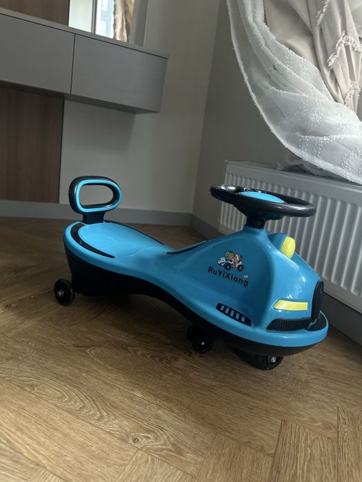 Машина детский трехколесный