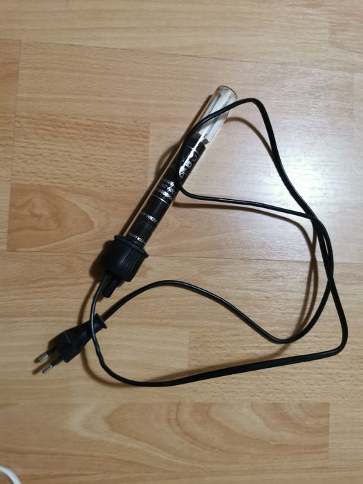 Vând acvariu și accesorii