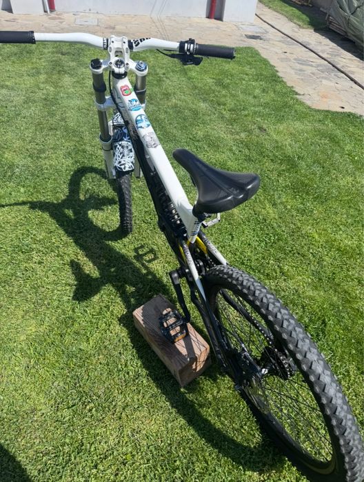 Yt tues 2011(bicicleta downhill)