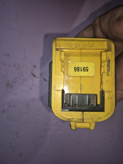 Lanterna DEWALT  18 V  DCL 040